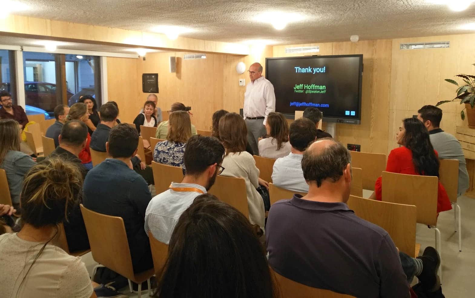 Jeff Hoffman en un encuentro sobre innovación y cómo inspirarla