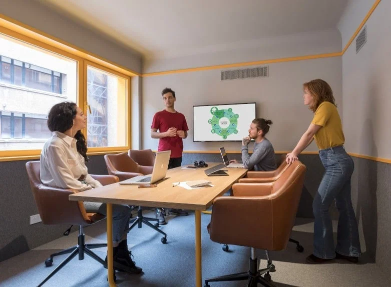 Salas para eventos y reuniones presenciales, híbridos y online