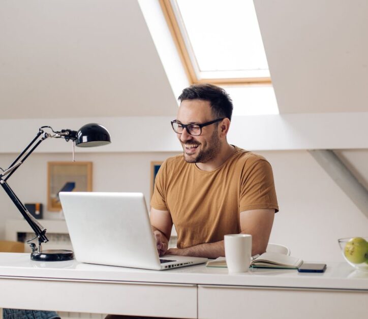 Estrategias efectivas para promover el bienestar laboral en el trabajo remoto