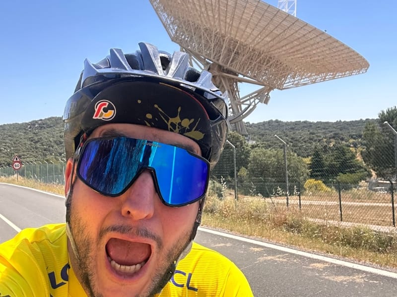 Madrid - Lisboa en bici, solo y en plena ola de calor. El reto de impacto que transformó a Alberto